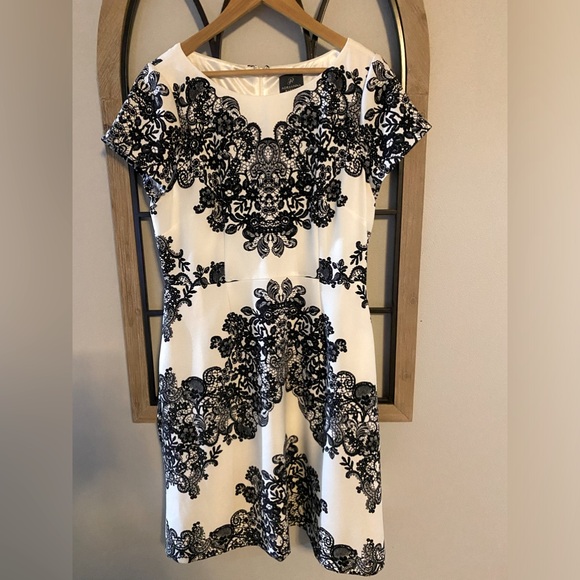 Adrianna Papell Dresses & Skirts - Adrianna Papell White & Black Lace Design Short Flare Dress- Women’s size 12
